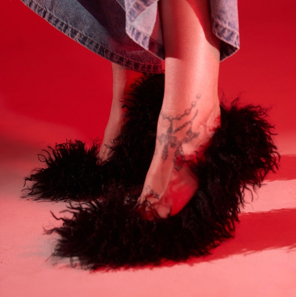 AZALEA WANG JAMEELA BLACK FUR STILETTO PUMP - 8.5